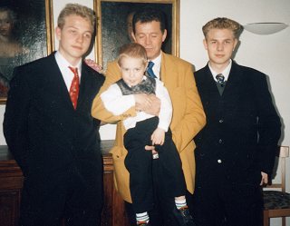 Marvin, Elron-Tibor und Christopher mit Ihrem Papa    